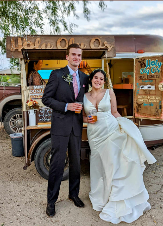 couple enjoying holyolyos